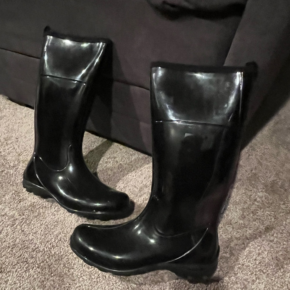 Kamik Black Winter Rain Boots Sleek Design Patent look